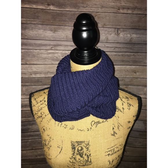 🧣Loop Scarf - Picture 3 of 3